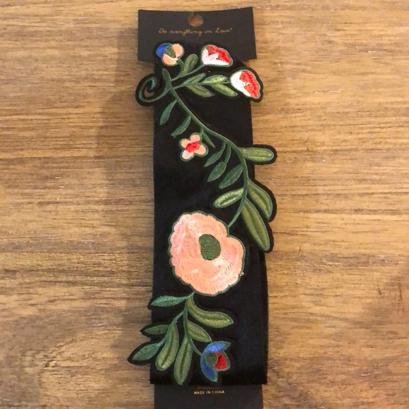 do everything in love Accessories - Floral headband